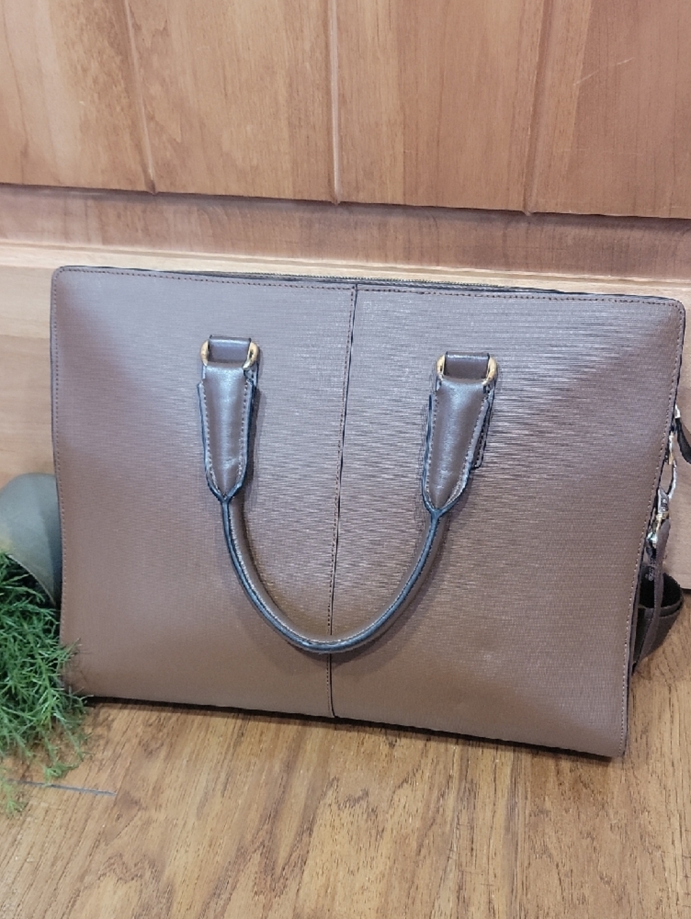Johan Leather Lawyers Briefcase - Premium Laptop Bag - Picture 4 of 14